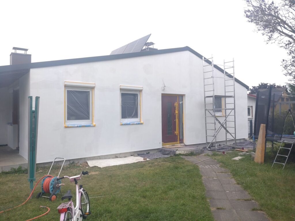 kratzputzfassade zwischenstand frontal